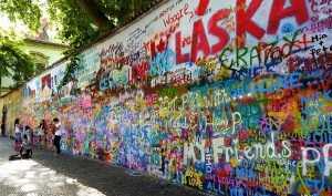 הקיר המפורסם של גון לנון בפראג