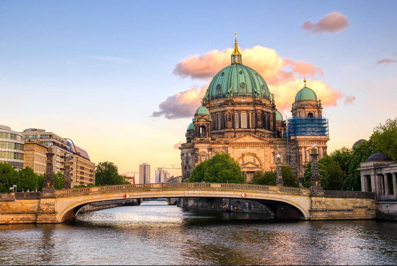 מלונות מומלצים בברלין ב-2023 - המדריך השלם להזמנת מלון בברלין