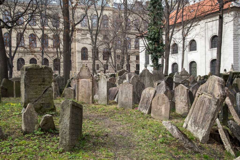 בית הקברות היהודי העתיק במוזיאון היהודי בפראג