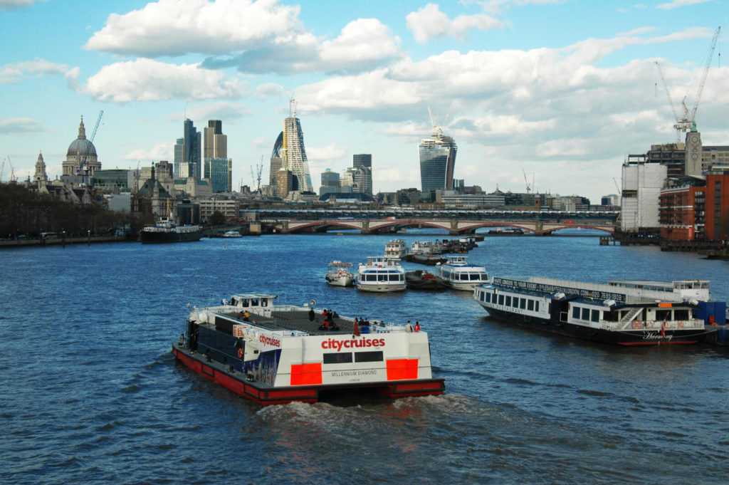 8444068_view-on-thames-london(1)