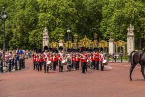 טקס החלפת משמר המלך בארמון בקינגהאם לונדון - המדריך השלם!